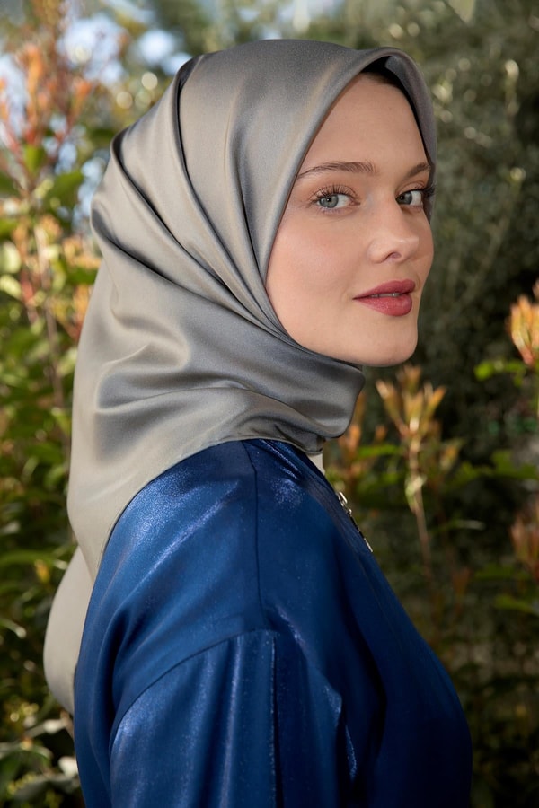 LevidorGümüş Çift Taraflı Twill İpek Eşarp