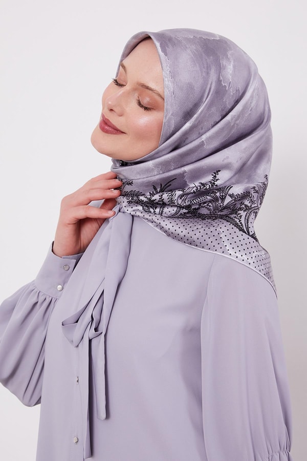 LevidorGümüş Kenar Benekli Twill İpek Eşarp