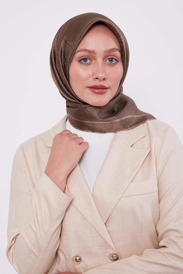 LevidorHaki Baklava Desen Monogram İpek Eşarp