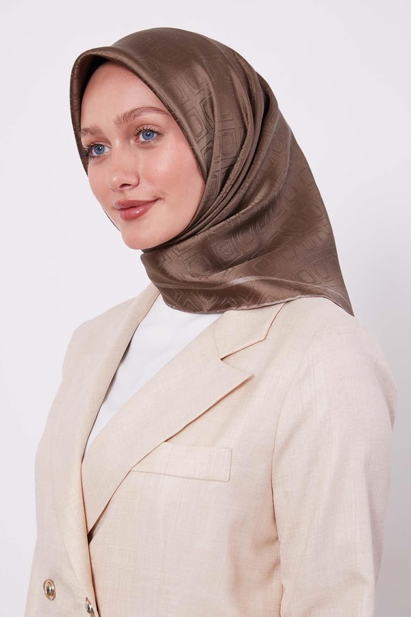 LevidorHaki Baklava Desen Monogram İpek Eşarp