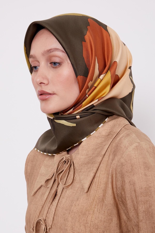 LevidorHaki Çizim Çiçek Desen Twill İpek Eşarp