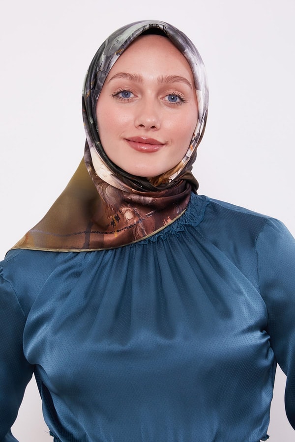 LevidorHaki Menekşe Desen Sura İpek Eşarp