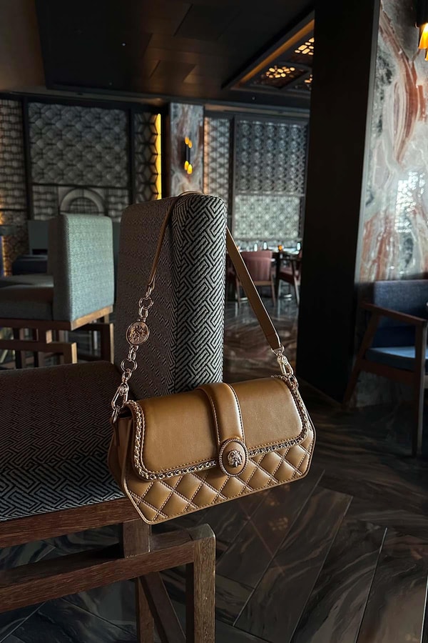 LevidorHaki Yuvarlak Toka Detay Omuz Çantası