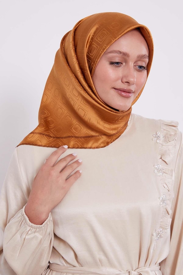 LevidorHardal Baklava Desen Monogram İpek Eşarp