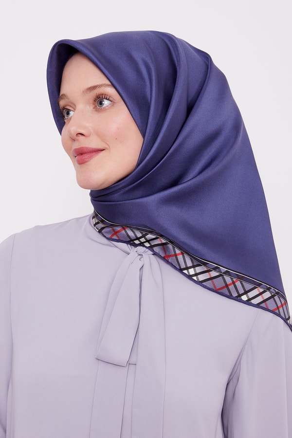 Levidorİndigo Ekose Kenar Twill İpek Eşarp