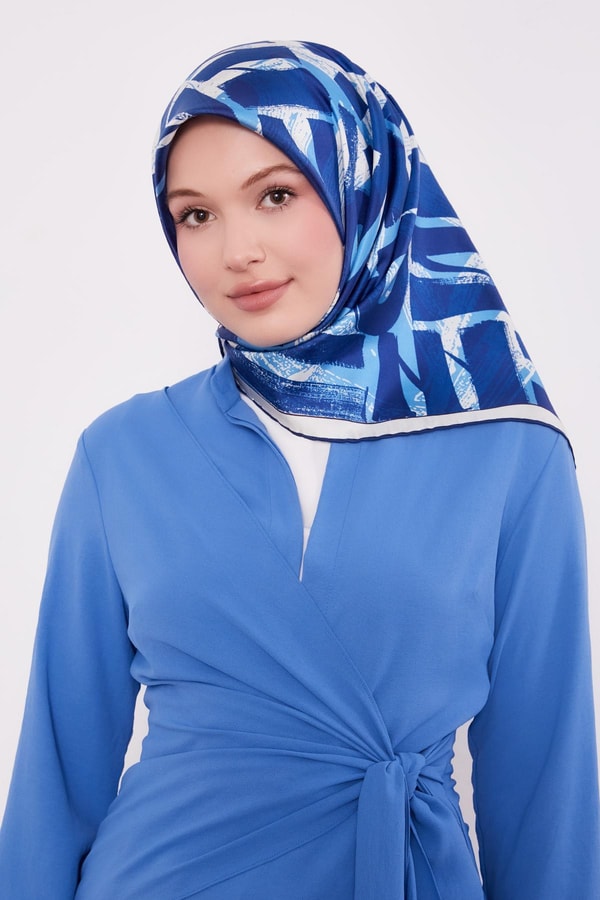 Levidorİndigo Harf Baskılı Twill İpek Eşarp