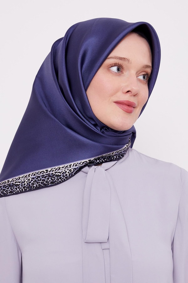 Levidorİndigo Leopar Desen Twill İpek Eşarp