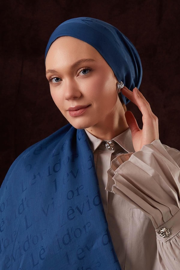 Levidorİndigo Yazı Baskılı Naia Jakar Şal