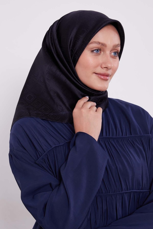 LevidorK.Lacivert Baklava Desen Monogram İpek Eşarp