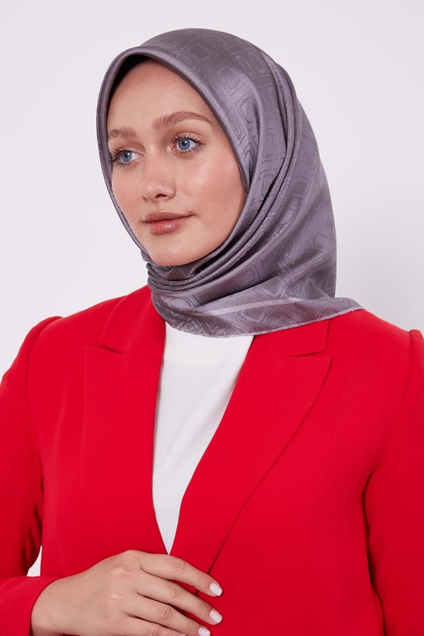 LevidorK.Gri Baklava Desen Monogram İpek Eşarp