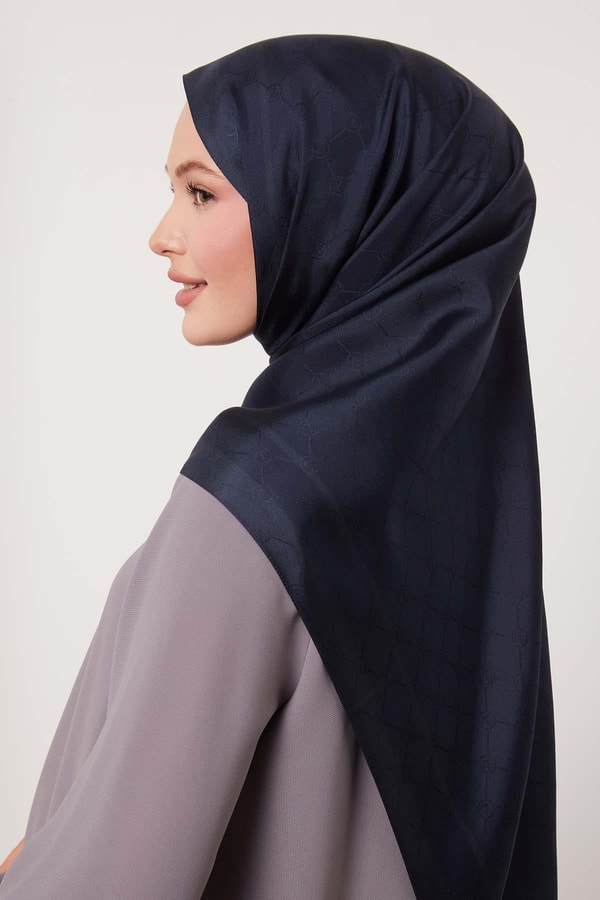 LevidorK.Lacivert Şerit Detay Monogram İpek Şal