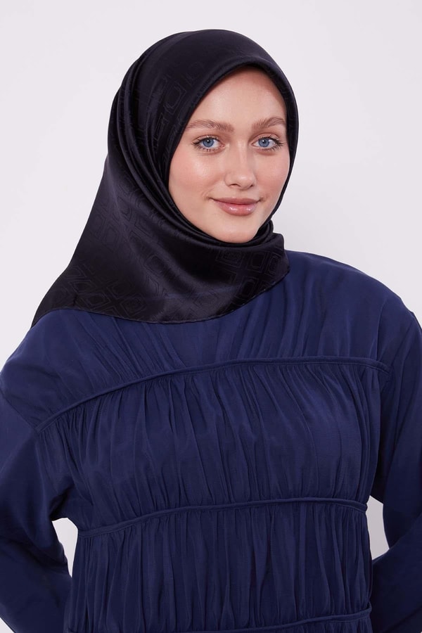 LevidorK.Lacivert Baklava Desen Monogram İpek Eşarp