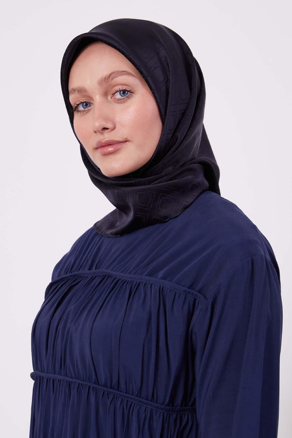 LevidorK.Lacivert Baklava Desen Monogram İpek Eşarp