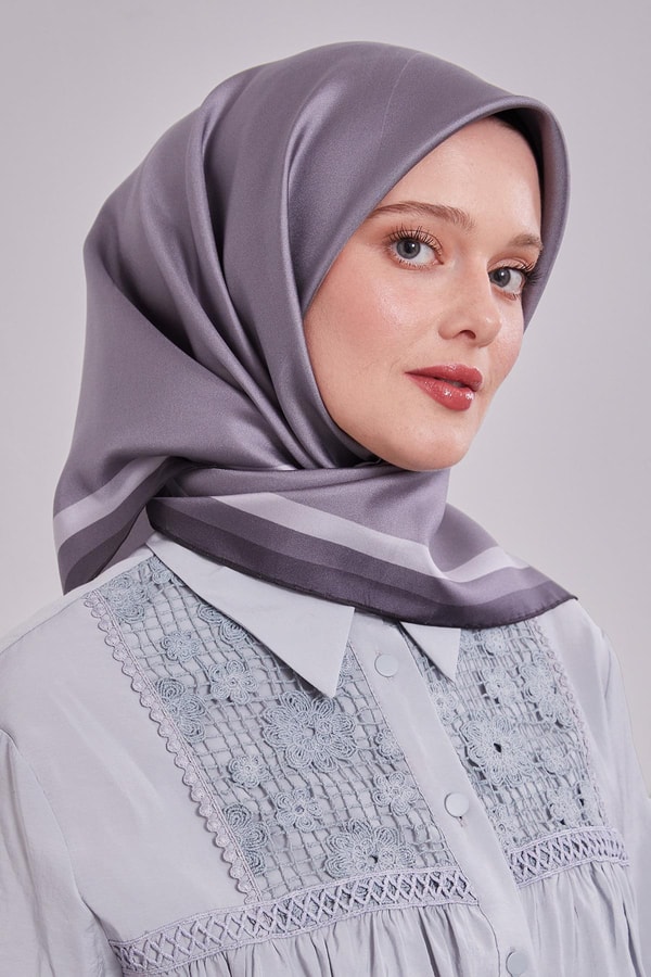 LevidorK.Gri Kenar Bordürlü Twill İpek Eşarp