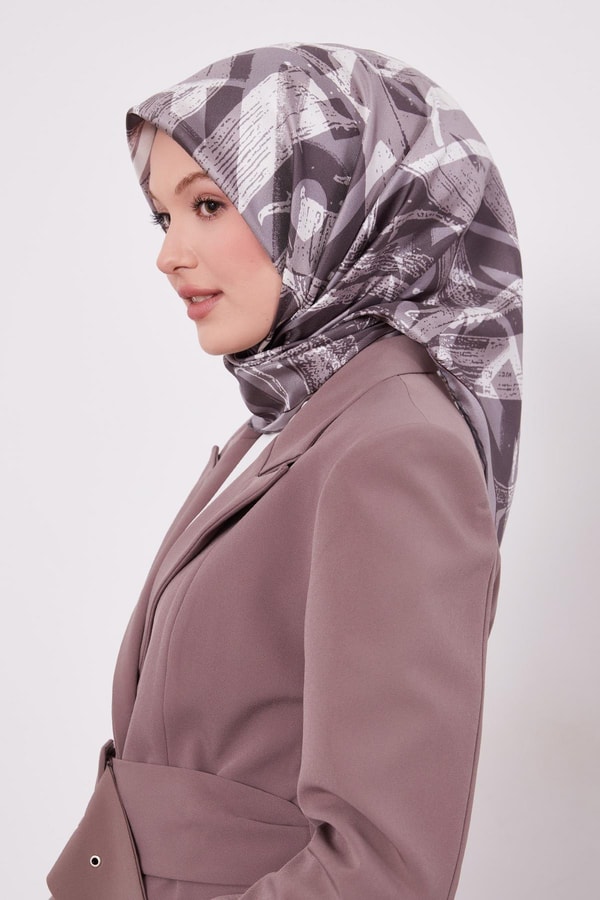 LevidorK.Gri Harf Baskılı Twill İpek Eşarp