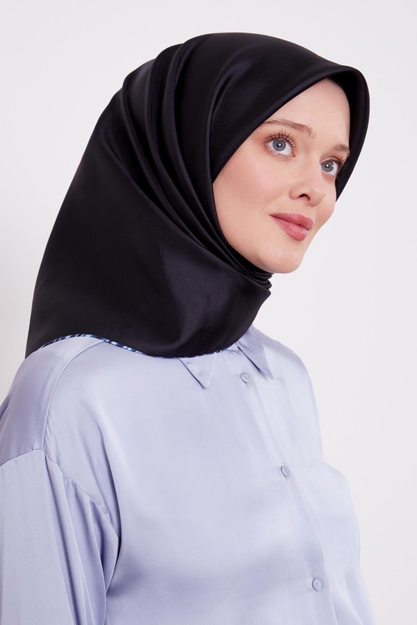 LevidorK.Lacivert Benekli Twill İpek Eşarp