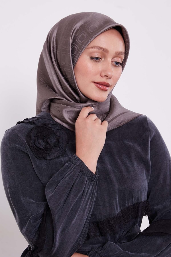 LevidorK.Vizon Baklava Desen Monogram İpek Eşarp