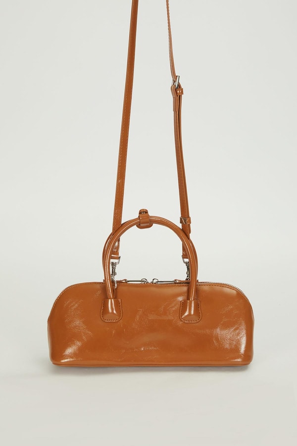 LevidorKahve Charm Detaylı Baget Çanta