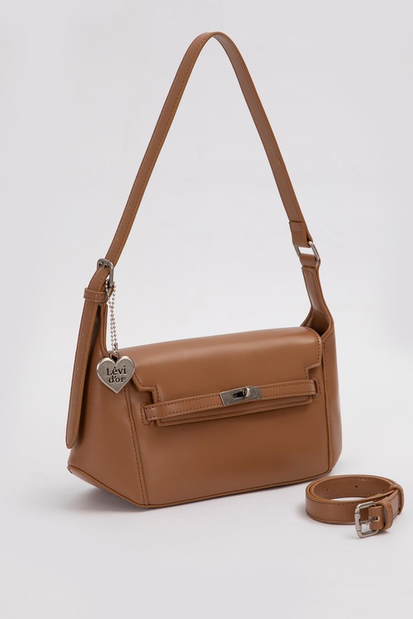 LevidorKahve Kalp Aksesuar Detaylı Omuz Çantası