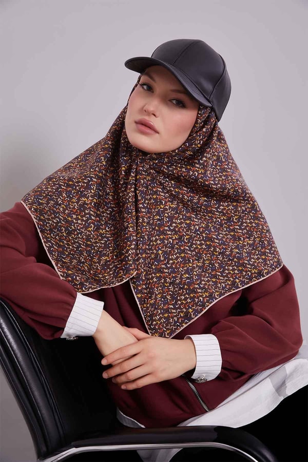 LevidorKahve Mini Yazı Detay Twill İpek Eşarp