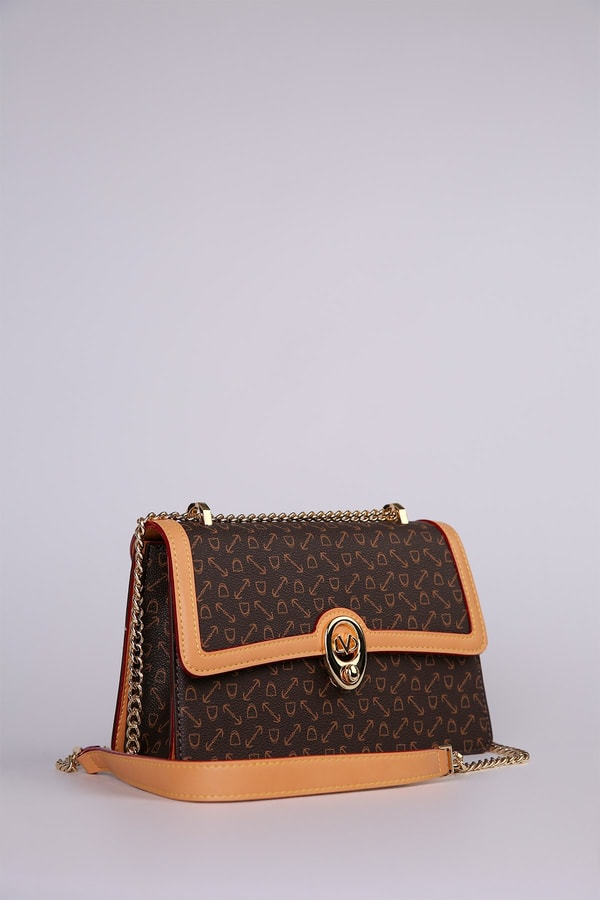 LevidorKahve Monogram Baskılı Zincirli Çapraz Çanta