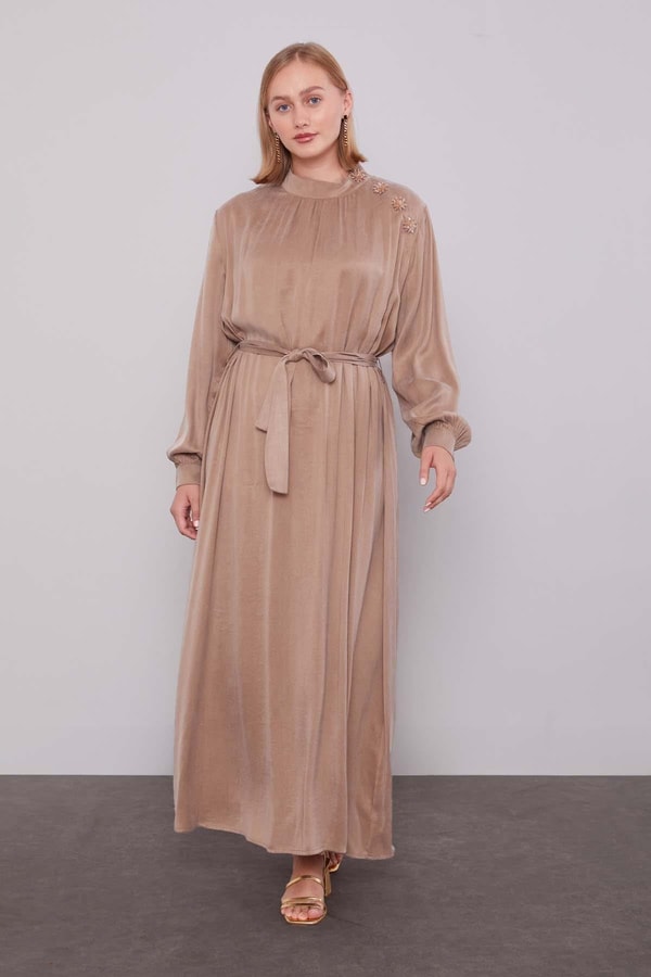 LevidorKahve Omuz Taş Çiçek Detaylı Cupra Elbise