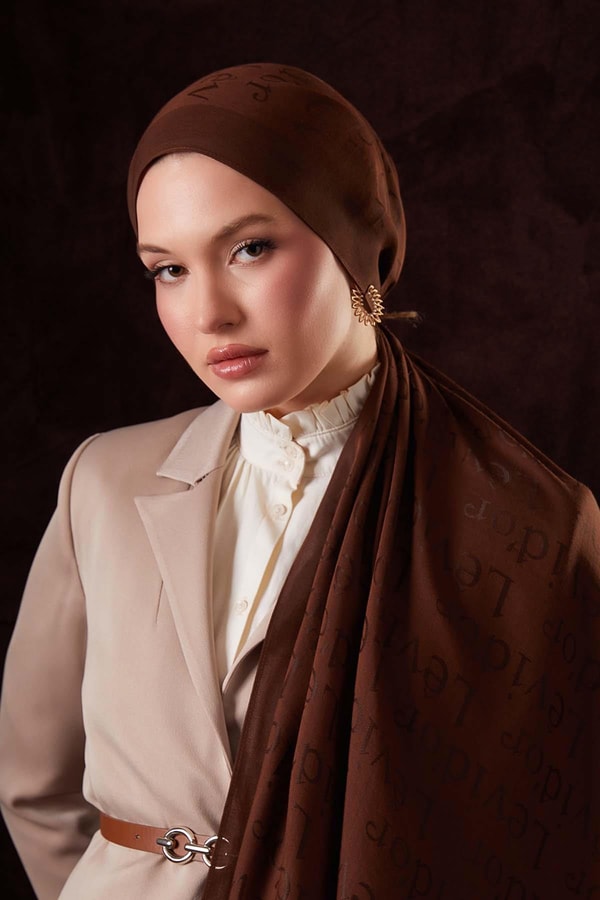 LevidorKahve Yazı Baskılı Naia Jakar Şal