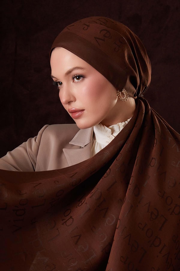 LevidorKahve Yazı Baskılı Naia Jakar Şal