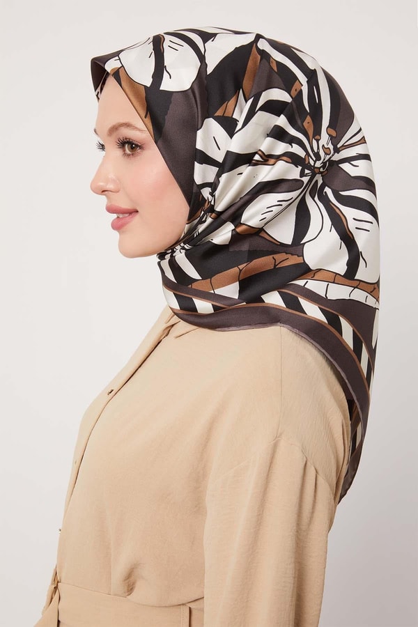 LevidorKahve Zambak Desen Twill İpek Eşarp