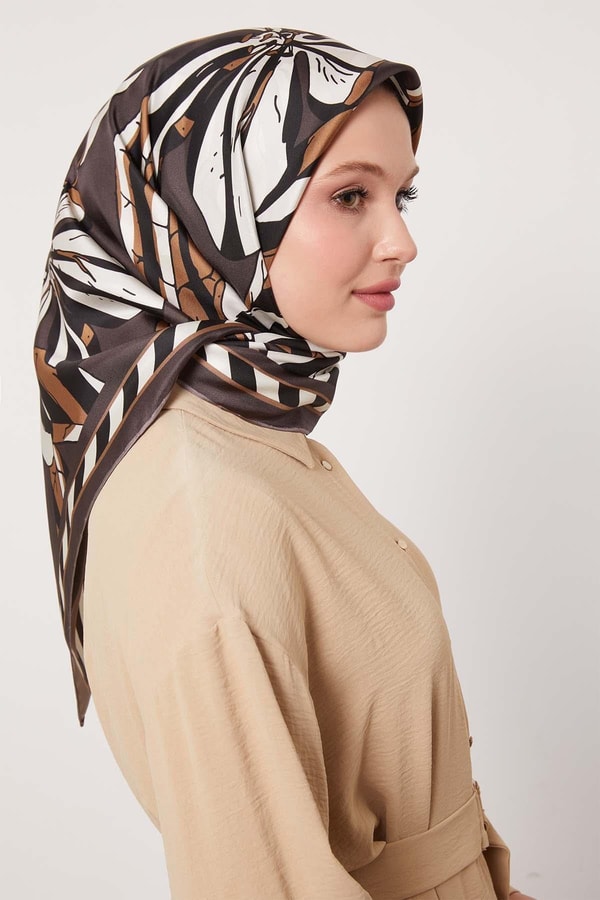 LevidorKahve Zambak Desen Twill İpek Eşarp