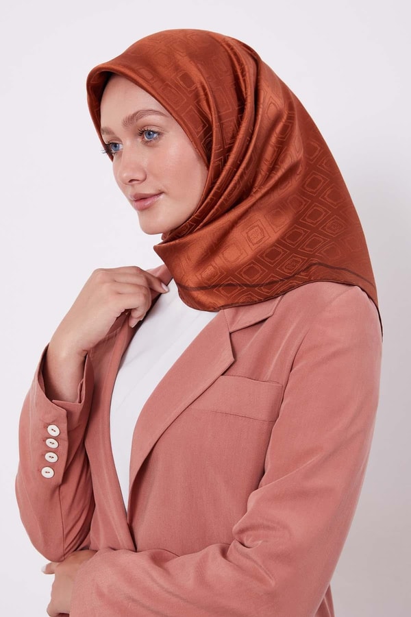 LevidorKiremit Baklava Desen Monogram İpek Eşarp