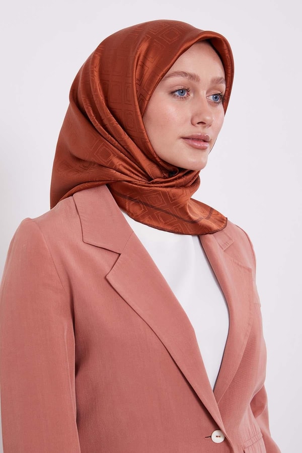 LevidorKiremit Baklava Desen Monogram İpek Eşarp