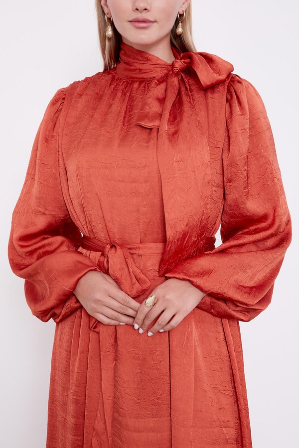 LevidorKiremit Kuşak Detaylı Saten Kraş Elbise