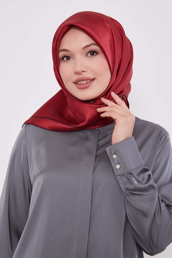 LevidorKırmızı Benek Desen Monogram İpek Eşarp