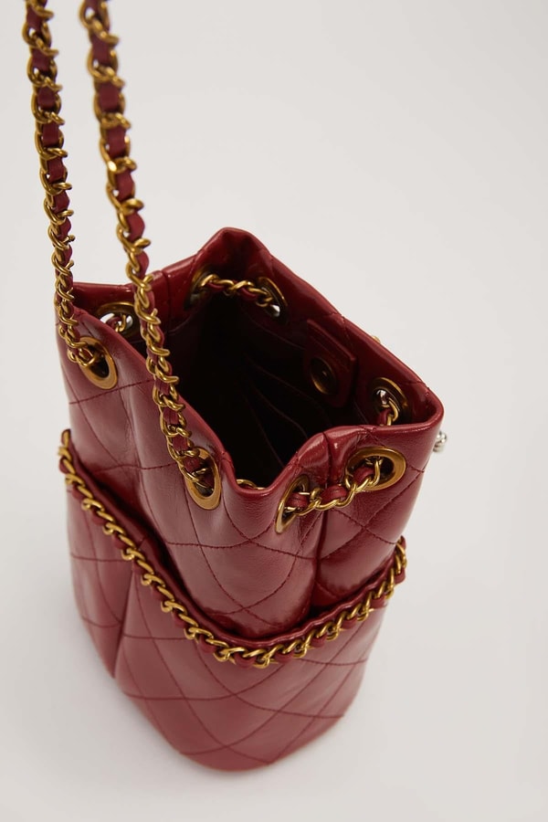 LevidorKırmızı Büzgü Kapamalı Zincir Askılı Omuz Çantası