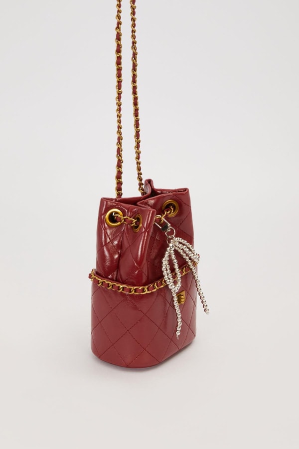 LevidorKırmızı Büzgü Kapamalı Zincir Askılı Omuz Çantası