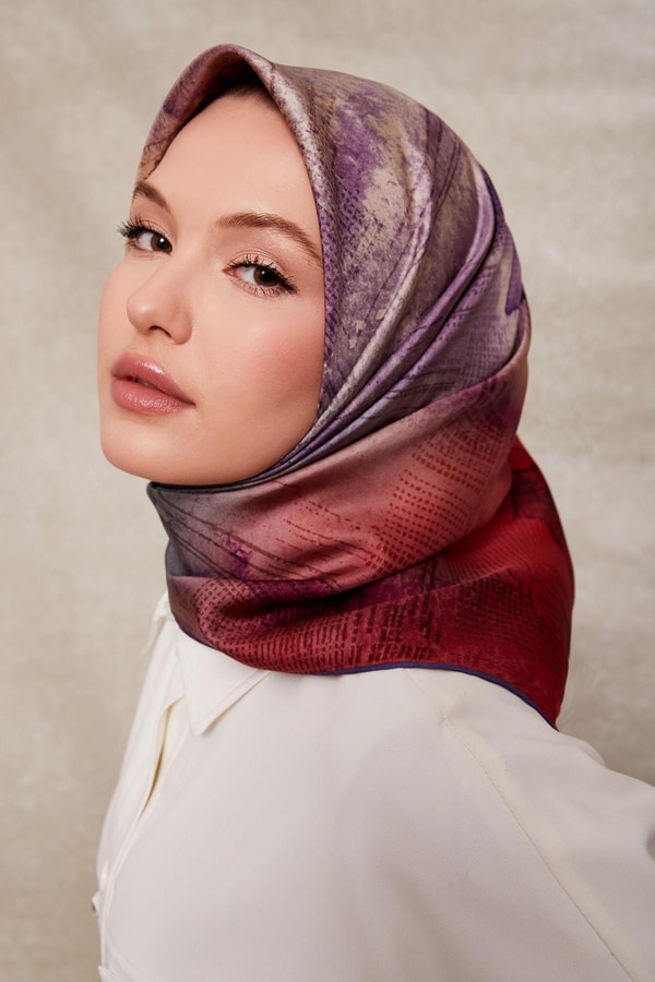 LevidorKırmızı Desenli Twill İpek Eşarp