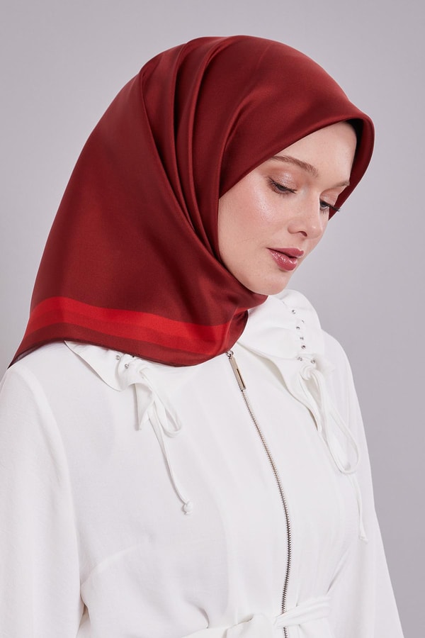 LevidorKırmızı Kenar Bordürlü Twill İpek Eşarp