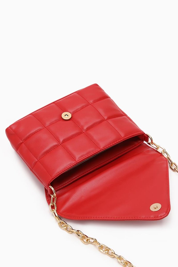 LevidorKırmızı Üçgen Kapaklı Omuz Çantası