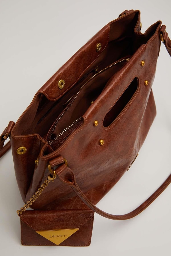 LevidorKOYU KAHVE Zarf Charm Detaylı Omuz Çantası