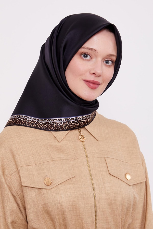 LevidorKoyu Lacivert Leopar Desen Twill İpek Eşarp