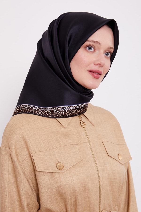 LevidorKoyu Lacivert Leopar Desen Twill İpek Eşarp