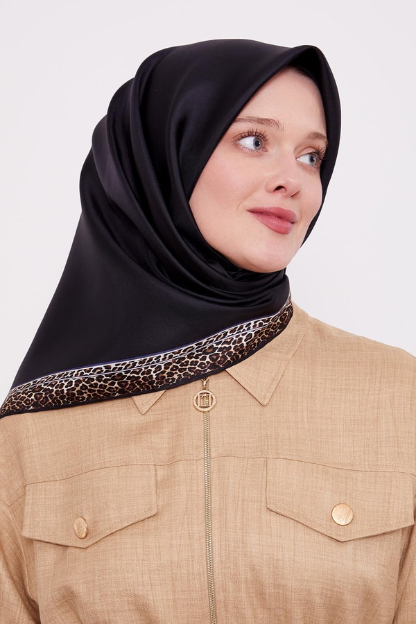 LevidorKoyu Lacivert Leopar Desen Twill İpek Eşarp