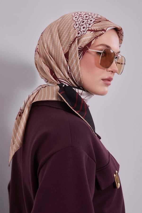 LevidorKoyu Lacivert Zambak Çiçek Desen Twill İpek Eşarp