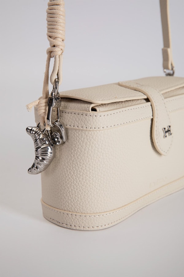 LevidorKrem Charm Detaylı Çapraz ve Omuz Çantası