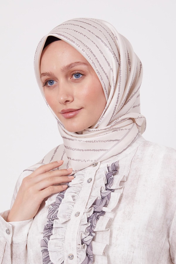 LevidorKrem Çizgili Yazı Desen Twill İpek Eşarp