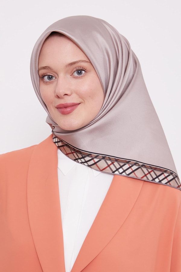 LevidorKrem Ekose Kenar Twill İpek Eşarp