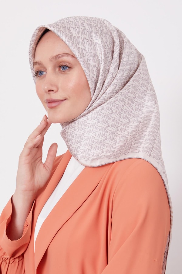 LevidorKrem El Yazısı Desen Twill İpek Eşarp
