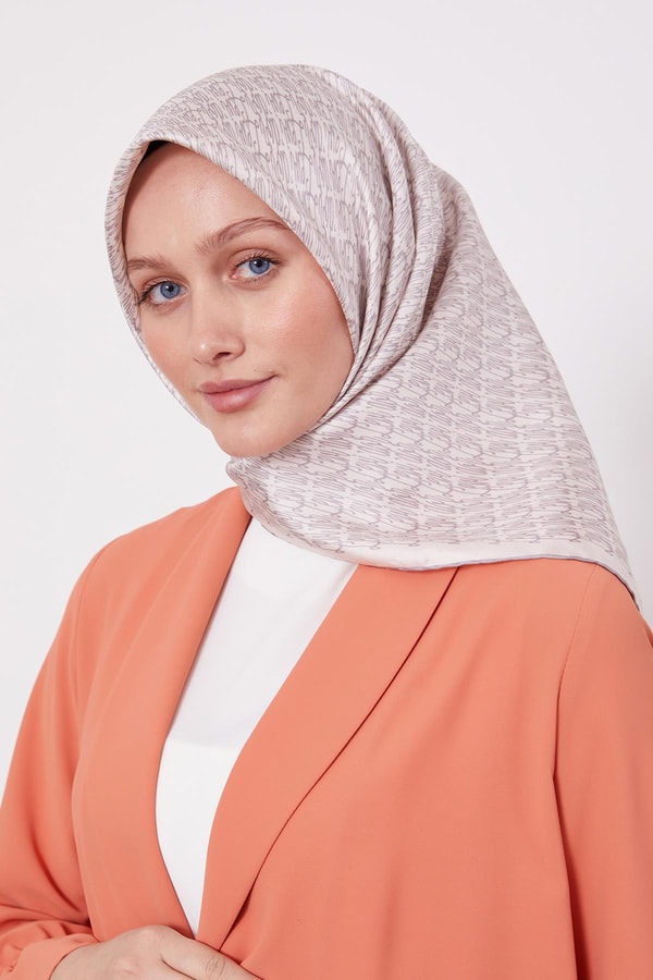 LevidorKrem El Yazısı Desen Twill İpek Eşarp