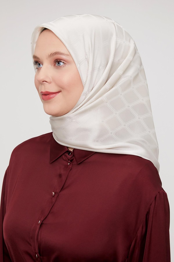 LevidorKrem Geometrik Kristal Jakar Eşarp